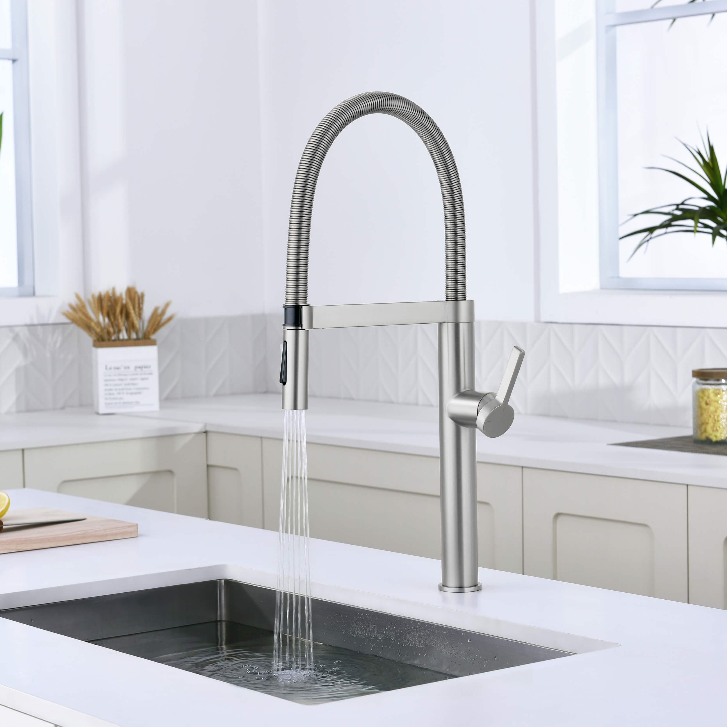 Neo Pro-style Single Handle Kitchen Faucet - CKF-2021